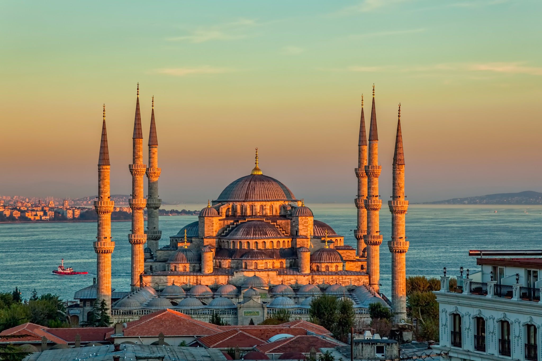 Vista da Mesquita Azul em Istambul, Turquia, ao pôr do sol